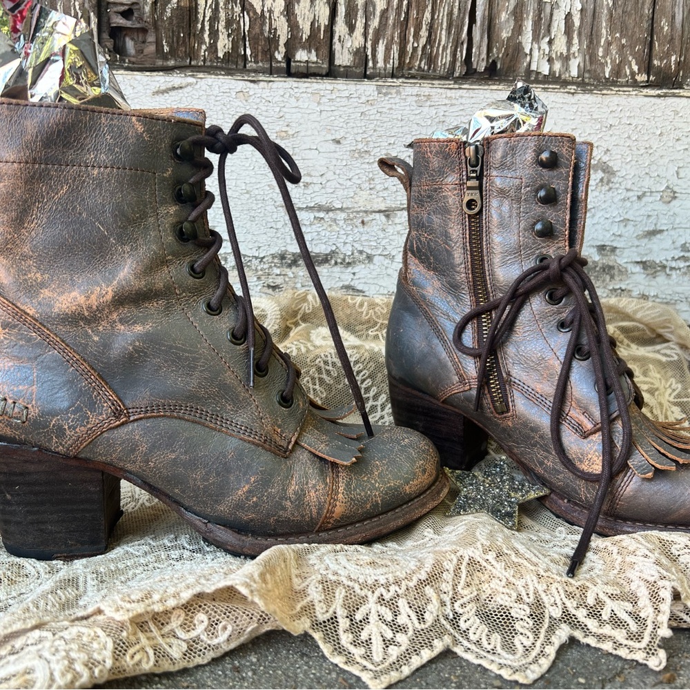 Bed/Stu Boho Cowgirl Distressed Gray Leather Lace-Up Stacked Heeled Kiltie Boots - Picture 7 of 12